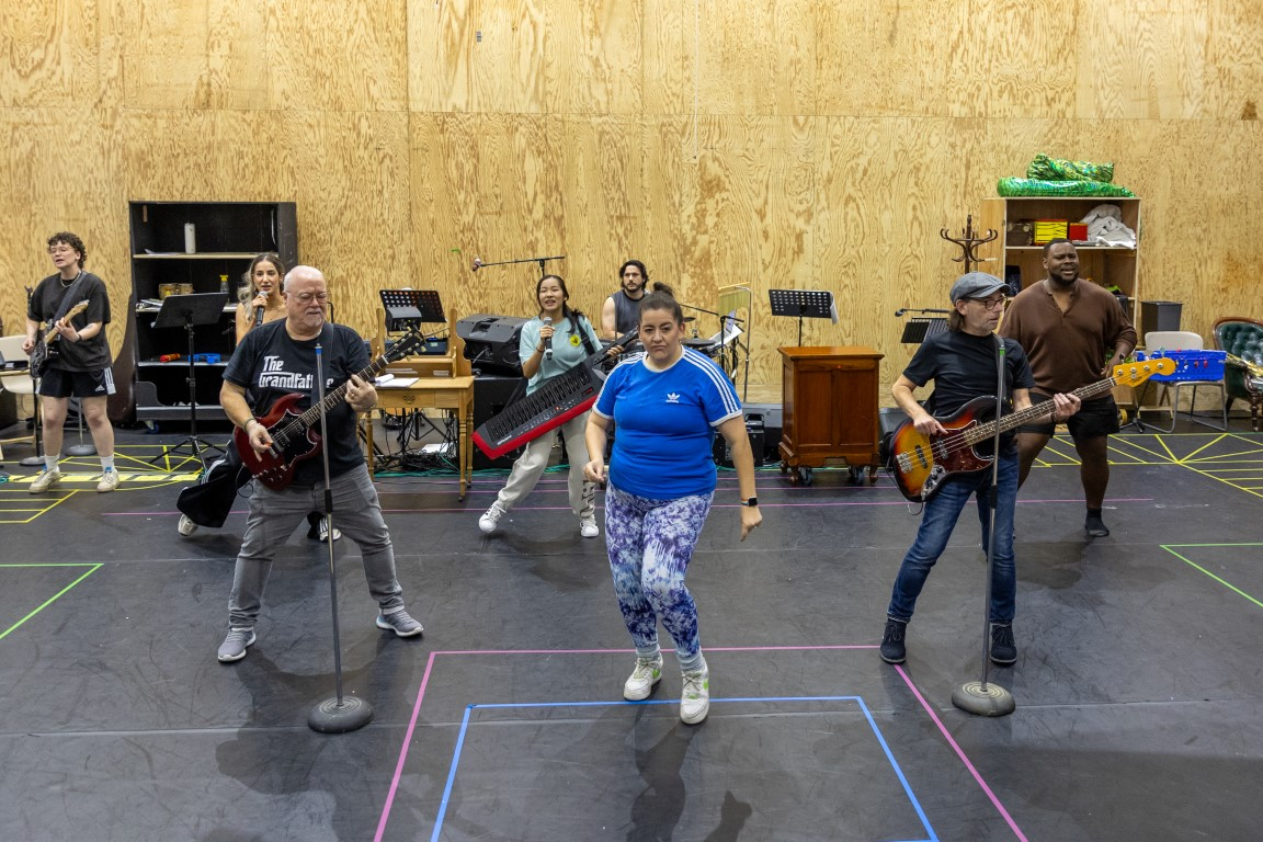 The cast of Rapunzel in rehearsals.